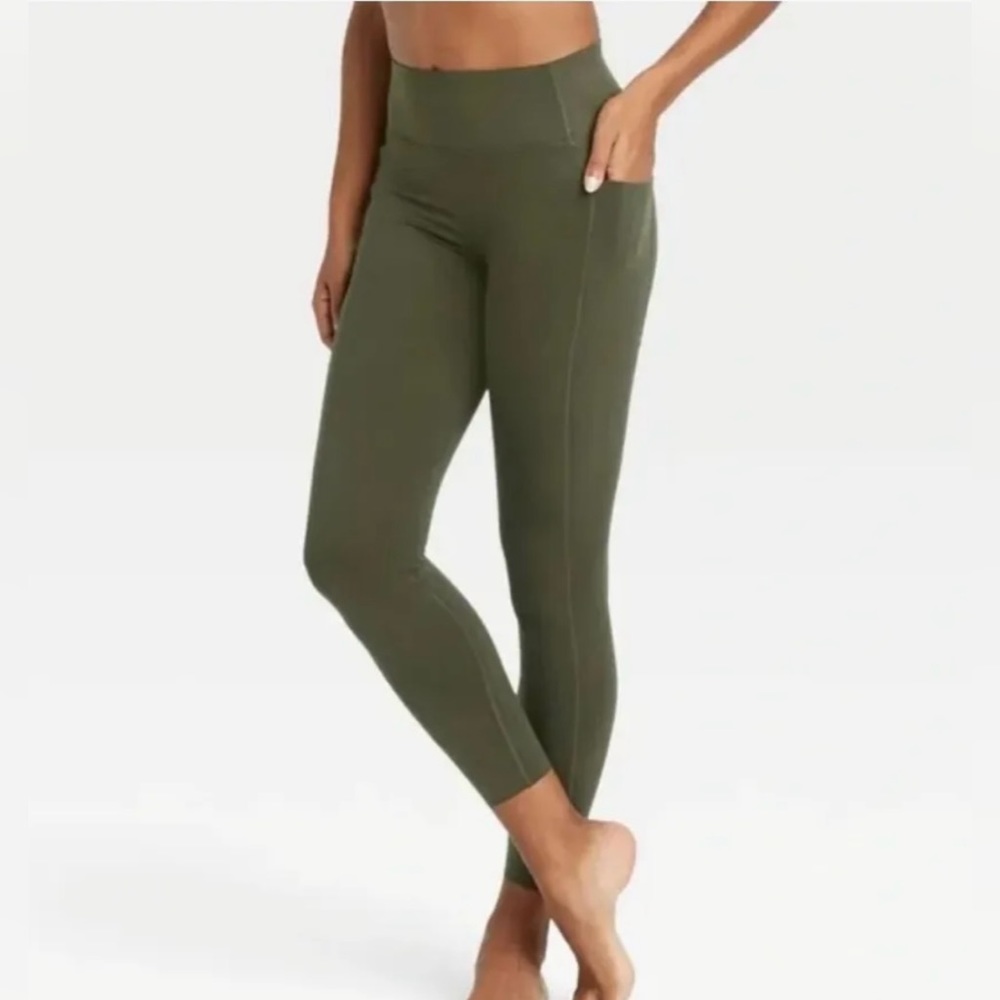NWOT All In Motion Flex High Rise Stash Pocket 7/8 Leggings